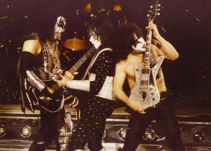 PETER CRISS