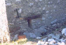 Finestra bagno Aprile 2000 da fare.jpg (32782 byte)