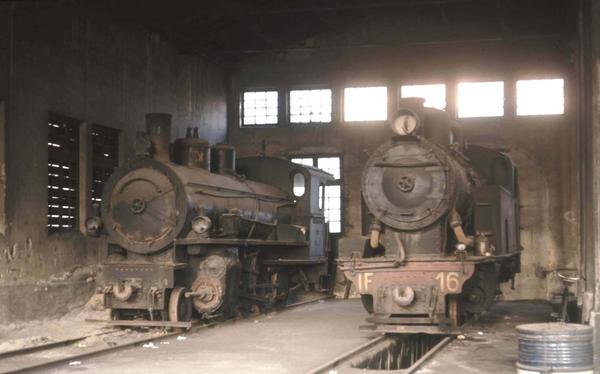 Locomotoras fuera de uso en el deposito de Leon en julio de 1970.