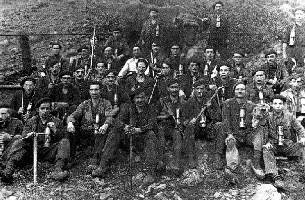 Mineros del Grupo Bardaya el a�o 1942.