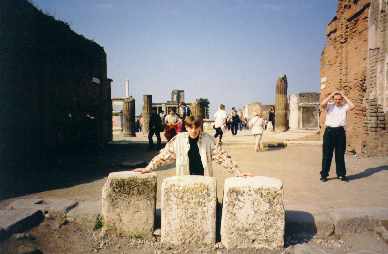pompeja96-2.jpg (11926 bytes)
