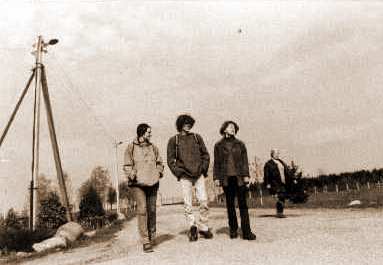 minsk-01-walking-wounded.jpg (12620 bytes)