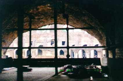 koliseum99.jpg (16369 bytes)