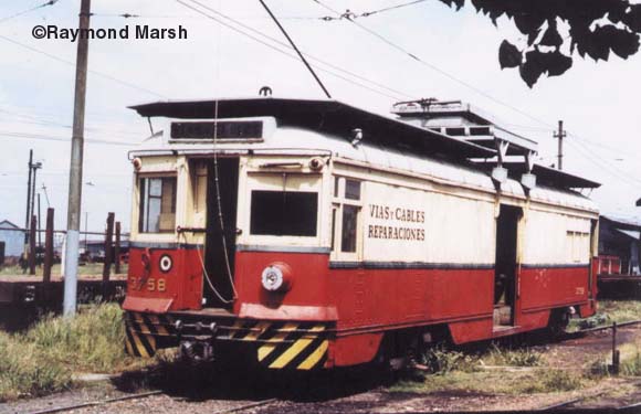 Vista de coche electrico 3758 Vias y cables detenido a ordenes en Lynch Diciembre de 1976 - Raymond Marsh.