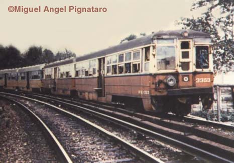 Coche electrico 3353 con esquema FA en la curva entre Paternal y P.N.Arata Circa 1970 - Miguel A.Pignataro. 