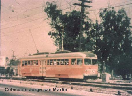 Vista de uno de los coches electricos PCC en Los Angeles -Circa 1957 Eric Clessatel/A.Reid -Coleccion Jorge San Martin