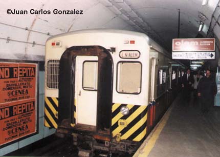 Coche electrico Japones efectuando servicios entre Fco lacroze y L.N.Alem ya para Metrovias, aqui en L.N.Alem -Enero de 1996 - Juan Carlos Gonzalez 