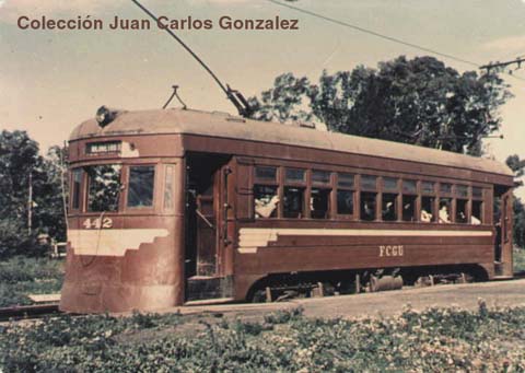 Vista del coche ex.Lacroze 442 detenido en alguna estacion del ramal - Circa 1960 Coleccion: Juan C.Gonzalez