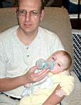 20050303_02a-DaddyMatt_feedingbottle_sleepyEmily-7mo_roughday.jpg