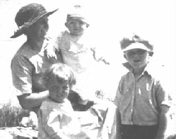 Mother and we kids (1926)