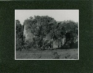 picture of old barn