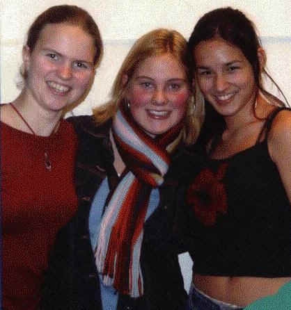 Daphne, Anne en Natasja op de kerstmarkt.