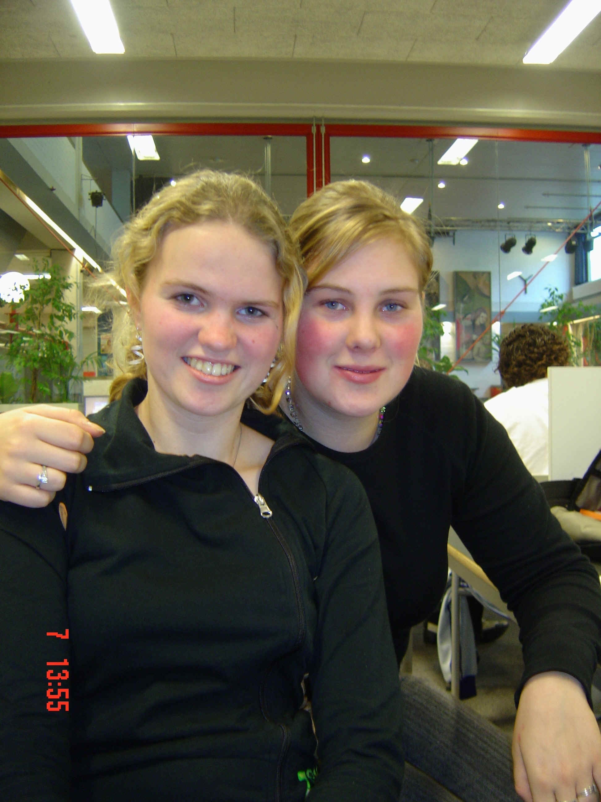 De mooie foto van Daphne en Anne, waarvan Anne vond dat ze er zo mooi op stond.
