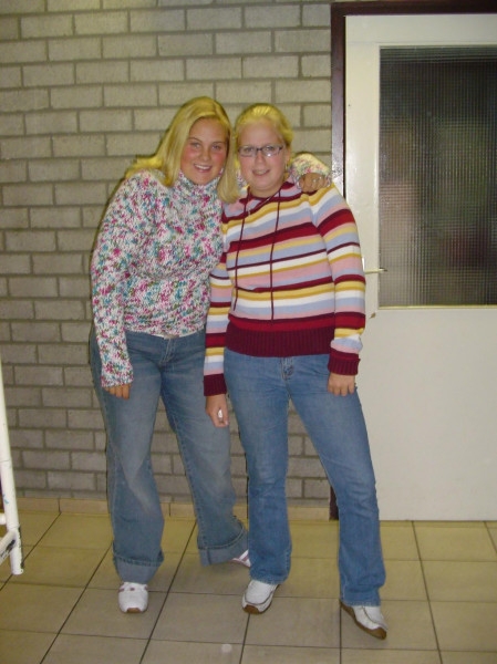 Anne en ik op introductiekamp van 5VWO, 10 september 2003.