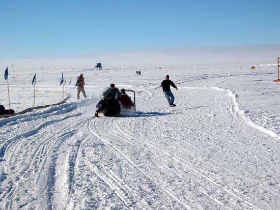 43-Snowboarder