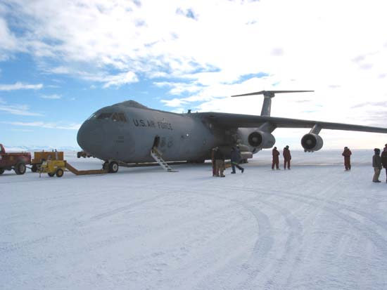 23-C141_Starlifter
