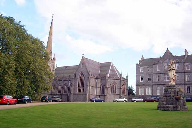 Chapel and statue of the Virgin and Child, pictured in 1999