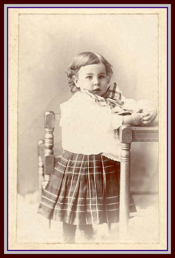 KennethMcNaughton_in_kilt_7.jpg (60585 bytes)