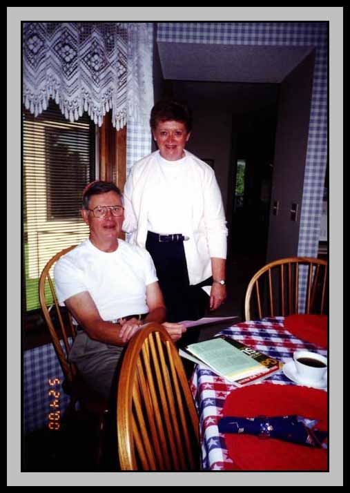 Russel_and_Carol_McNaughton.JPG (43073 bytes)