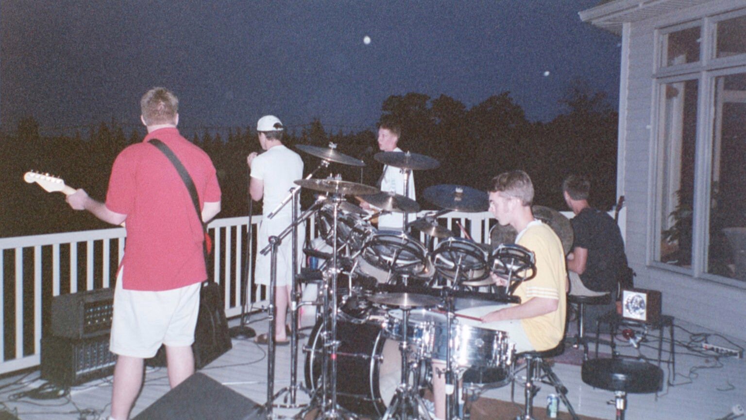 bandstanding.jpg (263775 bytes)