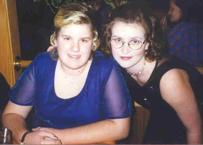 lauren_megan.jpg - 19716 Bytes