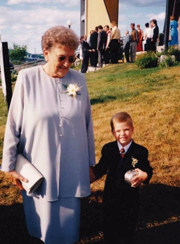 Fernande
                Prud'homme avec son petit-fils Loïc-Romain