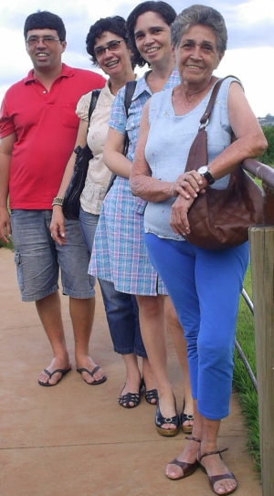 Gilberto, Tudinha, Vanusa e Ninosa no restaurante Mangai