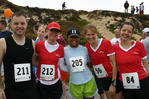 Daryll, Tiffany, Melissa, Shannon, and vanessa prior to Fit and Free race start