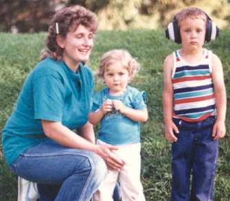 4 year, my mom and lil sis, jamie, or kim, i dunno wich, lol