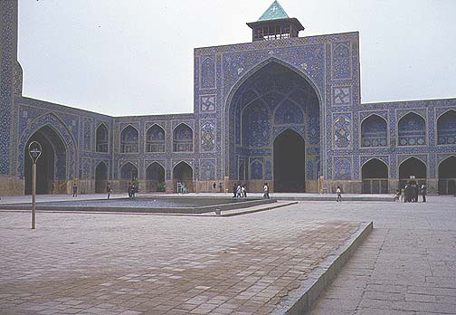 iran2.jpg (72599 bytes)