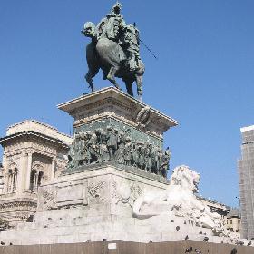 Lions, pigeons and horse statue
