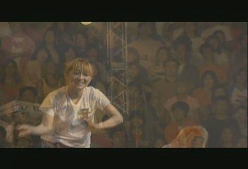 The Yokohama Arena crowd joins Ayumi Hamasaki as she performs her hit single Trauma.