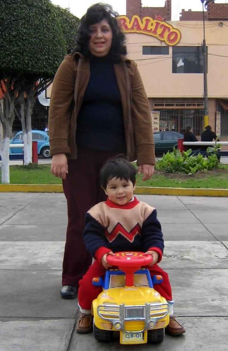 HOLA  SOY DANIEL, SALUDOS A TODOS ..!!