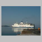 "Express Santorini" arrives at Naxos
