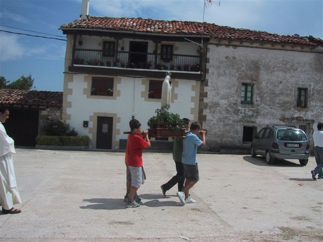 Los mas jovenes participan en la Procesi�n