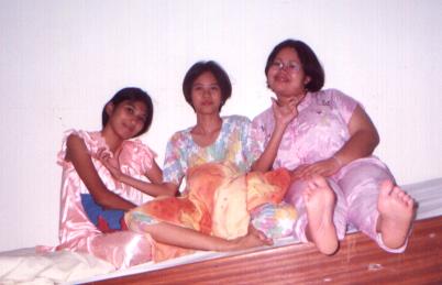 Goodnight...sa kama ni me-an ang mga cute... look @ my lil toe wiggles ;p