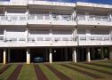 Apartamentos en Paradas Brava Punta del este. Departamento ubicado a la altura de la parada 7 de la Playa Brava                   
Este es un precioso departamento, ubicado en una zona de privilegio como es Aidy Grill a la altura de la parada 7 de la brava, cerca de todo, a 4 cuadras del Punta Shopping, cerca del Disco, cerca del Casino Conrad, a dos cuadras de la Playa Brava y 5 cuadras de la Playa Mansa
 El mismo esta completamente equipado con varios electrodomesticos y muebles. Posee dos dormitorios, dos ba�os, uno en suite, sala, cocina ,comedor, un amplio balcon  asi como cochera para el auto.
en este departamento se pueden alojar hasta 6 o 7 personas ya que es posible agregar mas camas. 
Realmente es una buena opcion para su estadia en Punta del Este ya que puede disfrutar de todo lo que ella brinda con la ventaja de estar en un lugar tranquilo, con el canto de los pajaros, el sonido del mar y el saber que todo esta cerca
