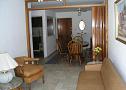 Apartamentos en Punta del Este. Departamento ubicado en el centro de Punta del Este, cerca de la plaza de los artesanos.

Para los que quieren estar cerca de todo y sin necesidad de usar el auto esta es una buena opcion. Cuenta con una sala-comedor, cocina completamente equipada, un cuarto y dos ba�os. se pueden alojar hasta 4 personas ya que en la sala se puede agregar una cama mas. el edificio tiene piscina, sauna y hay lugar para guardar el coche.El balcon es con vista interior a la piscina del edificio.
