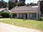 Alquiler en Punta del Este. 

Tranquilidad Descanso Playa Bosque Pura Naturalesa.

Casa para alquilar en parada 29 de la Playa Brava, Zona Rincon del Indio en Punta del Este Uruguay.

A unas 3 cuadras de la playa. Esta casa esta rodeada de un bosque de pinos en un entorno tranquilo y acogedor, a solo 3 cuadras del mar y a 5 min en auto del centro. Construida en un solo nivel, cuenta con sala-comedor todo en un comodo ambiente con amplios ventanales.

Posee cuatros amplios dormitorios dos de ellos  en suite con su propio ba&ntilde;o. Hay otro ba&ntilde;o mas en comun. Cocina completamente equipada, heladera con freser, lavavajilla, microondas y vajillas para mas de 8 personas. La parrilla se encuentra en la misma area de la cocina con salida hacia la cochera con techo donde podra encontrar mesas y silla para disfrutar al aire libre. En el exterior  podra disfrutar  de un lindo jardin y un amplio patio bajo los pinos. 
La casa se encuentra en un barrio recidencial (Rincon del Indio ) tranquilo, seguro y agradable. Ideal para poder disfrutar toda la familia junto a los hijos, el bosque y la playa.Todos los electrodomesticos:  Tv 14 ", lavaropa etc. Disponible para familias grandes o varias pareja dado que posee 4 dormitorios.