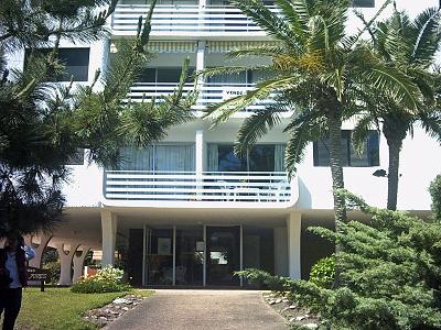 fachada del edificio apto en primer piso