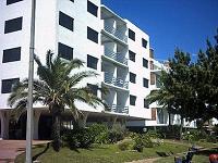 Fachada del edificio en parada 13 en 1ra linea del mar