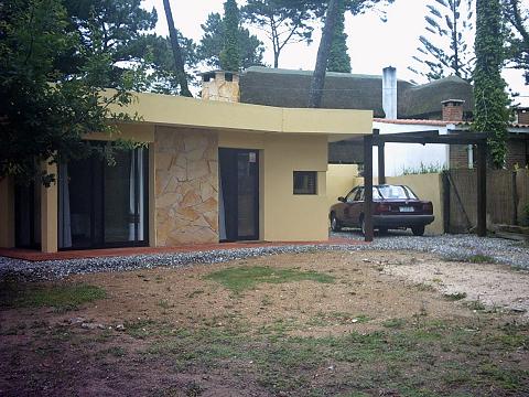 Peque�a casita terreno cercado ideal 2 personas