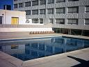 Piscina en la planta baja del edificio ideal para tomar el sol o un refrescante baño luego de venir de la playa