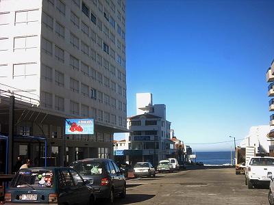 En este Edificio Michelangelo en el Piso 11 esta este departamento. El edificio esta ubicado en la calle 29 entre la Av principal de Punta que es Gorlero y la calle 24