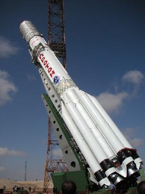 AMC 9 launch vehicle erection