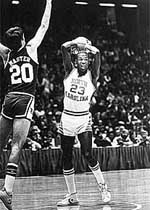 1981-84 Michael makes the pass.