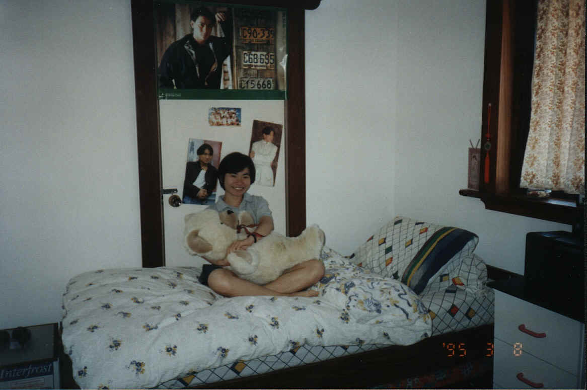 myroom.JPG (284343 bytes)