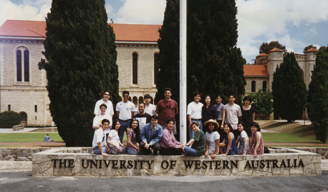 uwa.JPG (298393 bytes)