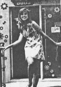 SAMANTHA IN FRONT OF HER SHOP:"ONE OF A KIND"