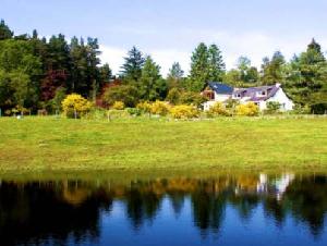 Scottish summer cottage by a lake